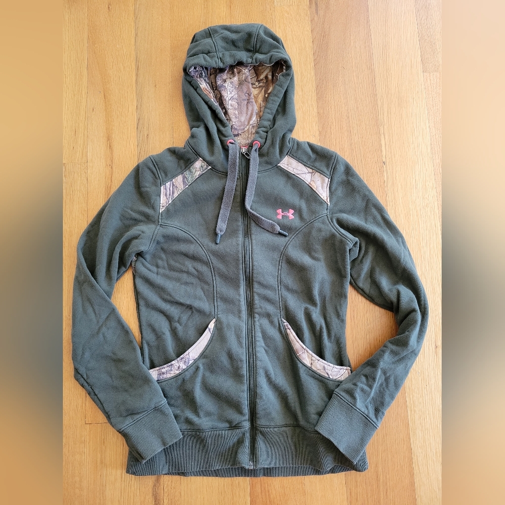 Size medium under armour zip up hoodie